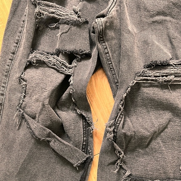Hollister boyfriend ripped jeans - Picture 4 of 4